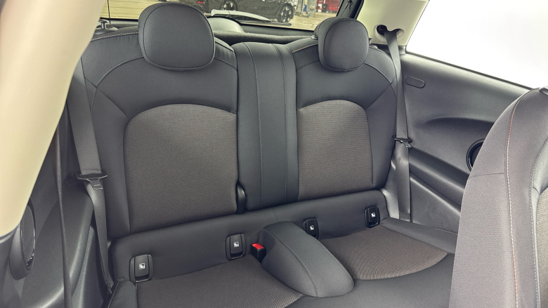 MINI Hatchback 1.5 Cooper Classic 3dr Auto [Comfort/Nav Pack] Petrol Hatchback